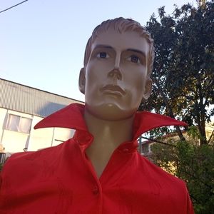 Unisex Vintage  1969 red blouse with pointed collar unisex. Size M.